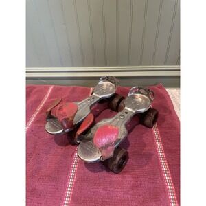 Vintage Globe Union Inc Metal Roller Skates